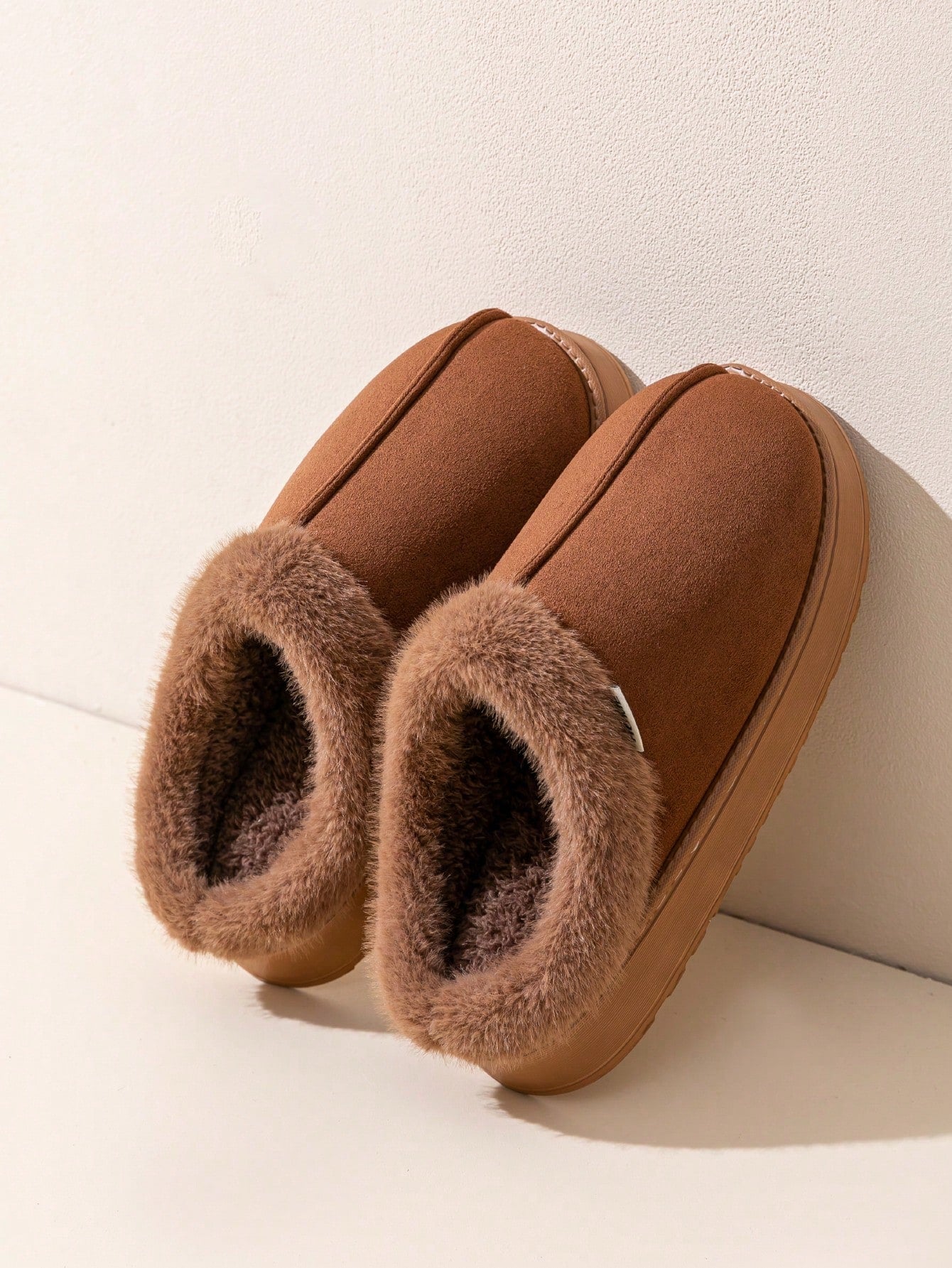 Fashionable & Cozy Men's Coffee Fuzzy Slippers