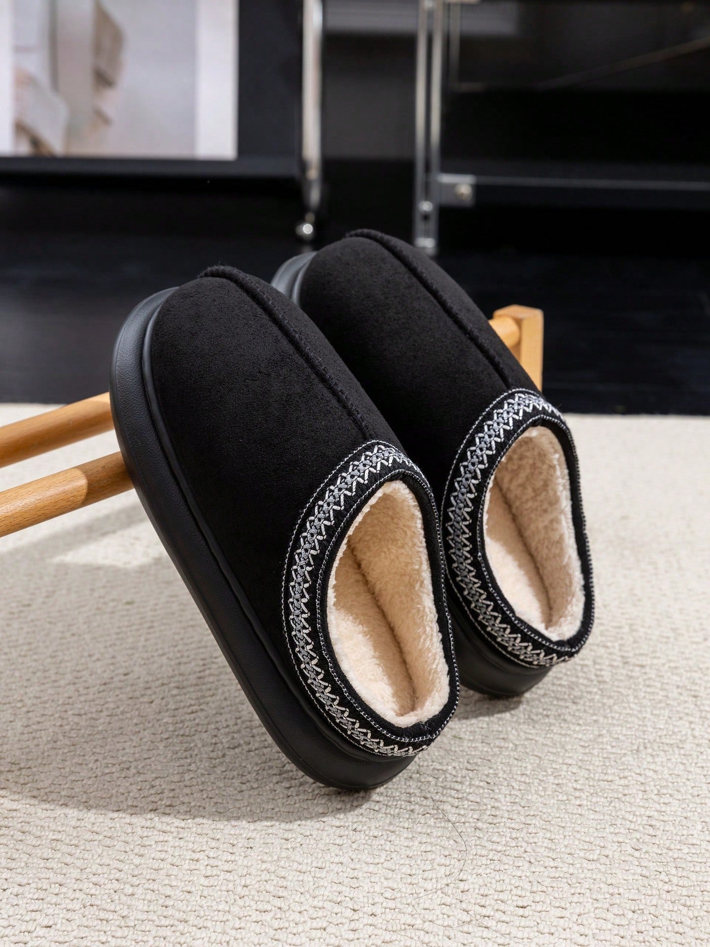 Women's Fluffy Lined Slippers With Lace Trim