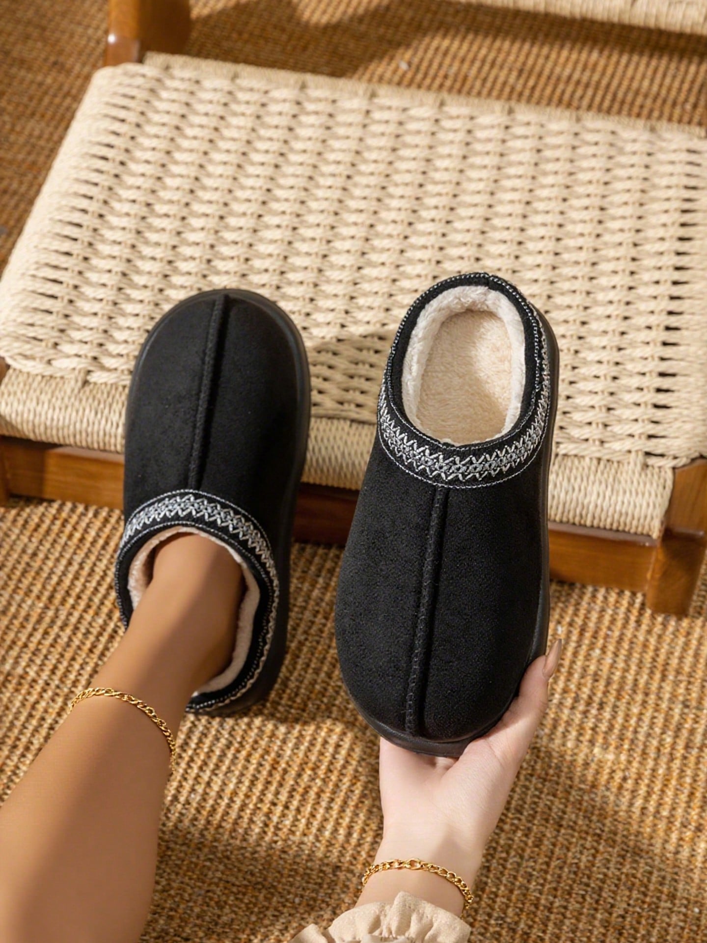 Women's Fluffy Lined Slippers With Lace Trim