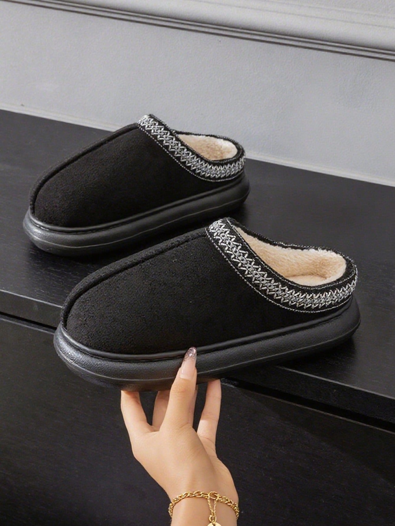 Women's Fluffy Lined Slippers With Lace Trim